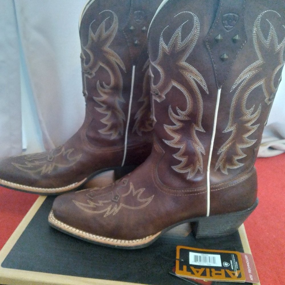 Women's Ariat Western boots size 8.5B